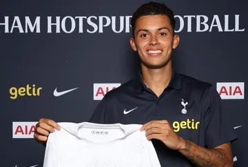 Aksi Mulia Bintang Muda Tottenham Hotspur di Hari Natal