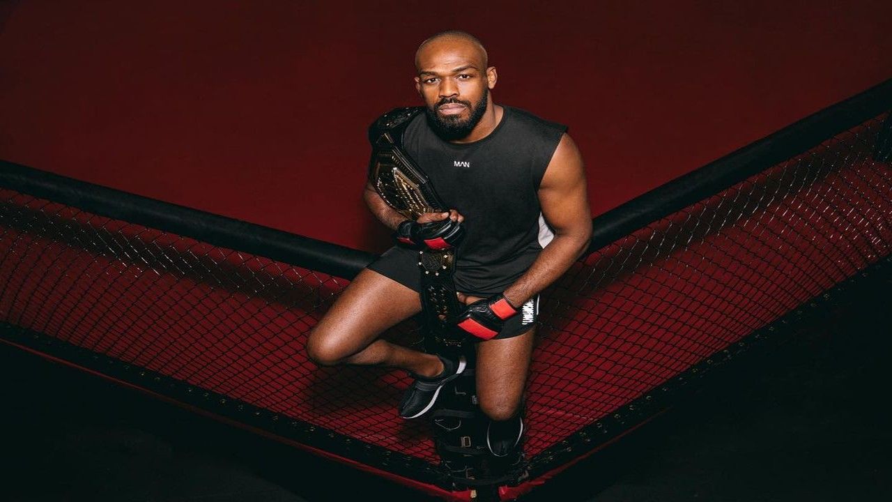 Jon Jones raja kelas berat UFC