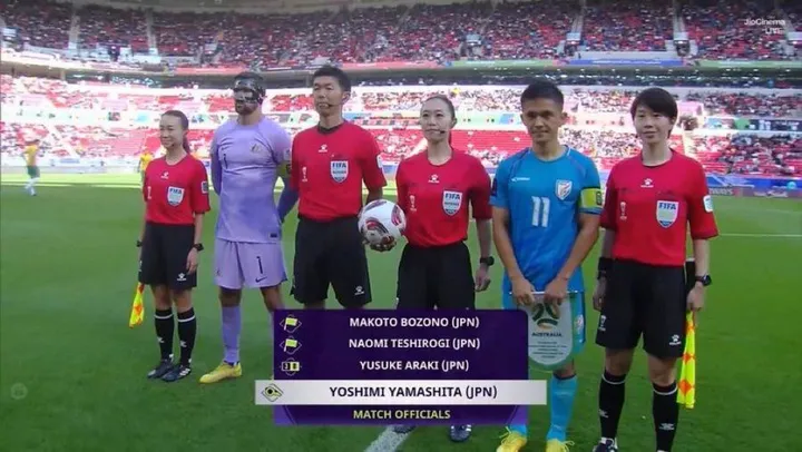 Yoshimi Yamashita jadi wasit perempuan pertama yang pimpin laga Piala Asia 2023. (tangkapan layar laga Australia vs India)