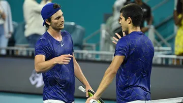 Miomir Kecmanovic melawan Carlos Alcaraz di babak keempat Australian Open 2024, Senin (22/1/2024)/foto:ATP.