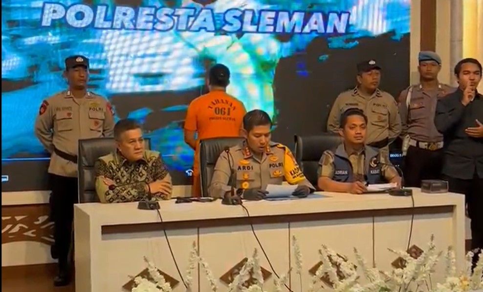 Konferensi pers Polresta Sleman tentang penangkapan Elwizan Aminudin, dokter gadungan yang pernah tangani Timnas Indonesia, Selasa (30/1/2024)/tangkapan layar twitter FX Harminanto.