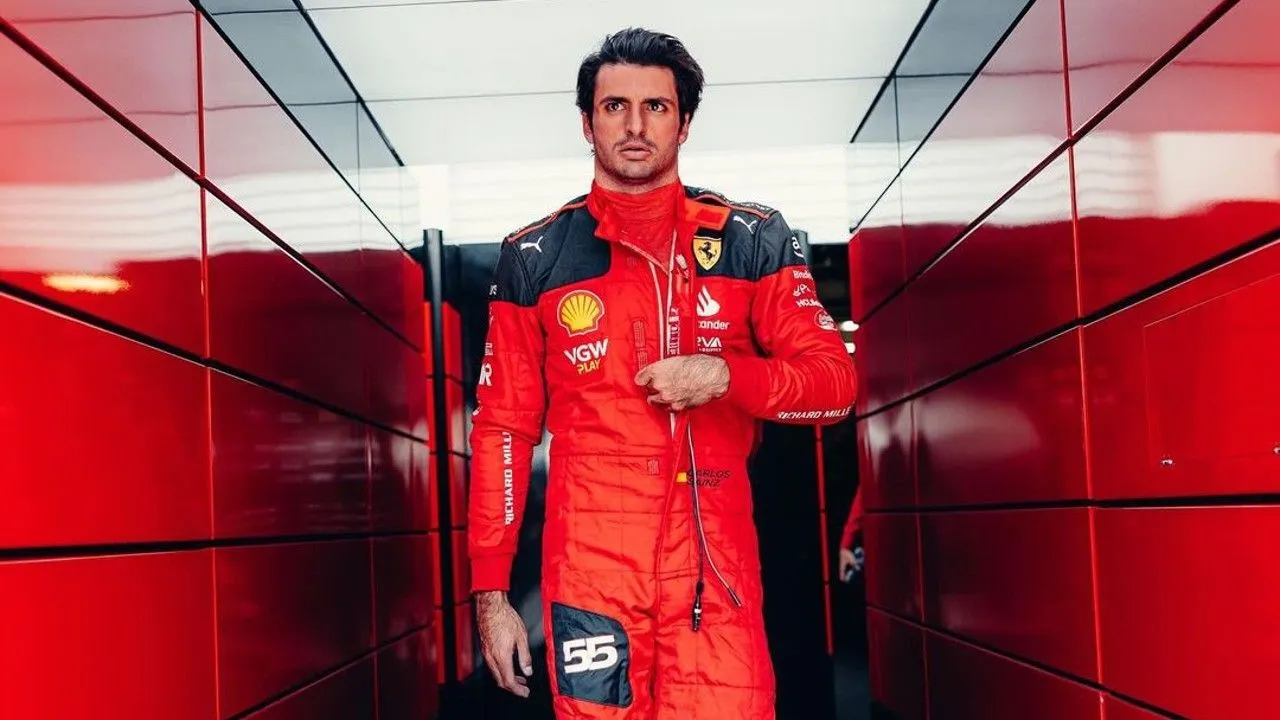 Nasib Carlos Sainz usai Lewis Hamilton Resmi Gabung Ferrari di F1 2025
