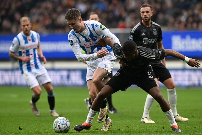 SC Heerenveen mengalahkan Ajax Amsterdam dengan skor 3-2 di Eredivisie 2023/2024, Minggu (11/2/2024)/foto: Twitter Heerenveen.