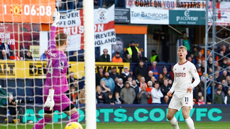 Rasmus Hojlund Mencetak Dua Gol saat MU Menang 2-1 Lawan Luton Town