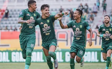 Muhammad Iqbal mencetak gol cepat ke gawang PSS Sleman, Minggu (3/3/2024)/foto: Twitter Persebaya.