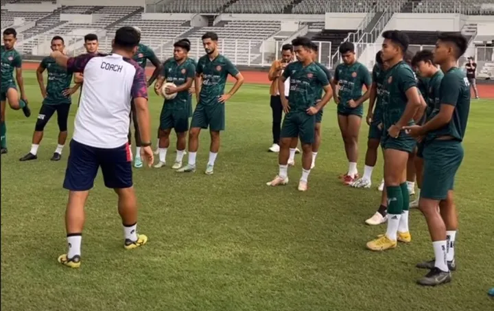 Para pemain Persiraja Banda Aceh melakoni sesi latihan jelang lawan Malut United di perebutan peringkat ketiga Liga 2 2023/2024.