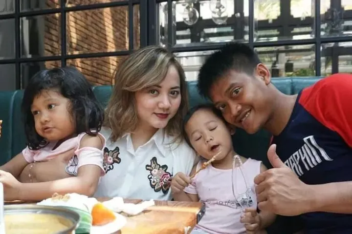 Momen Kurnia Meiga dan Istri