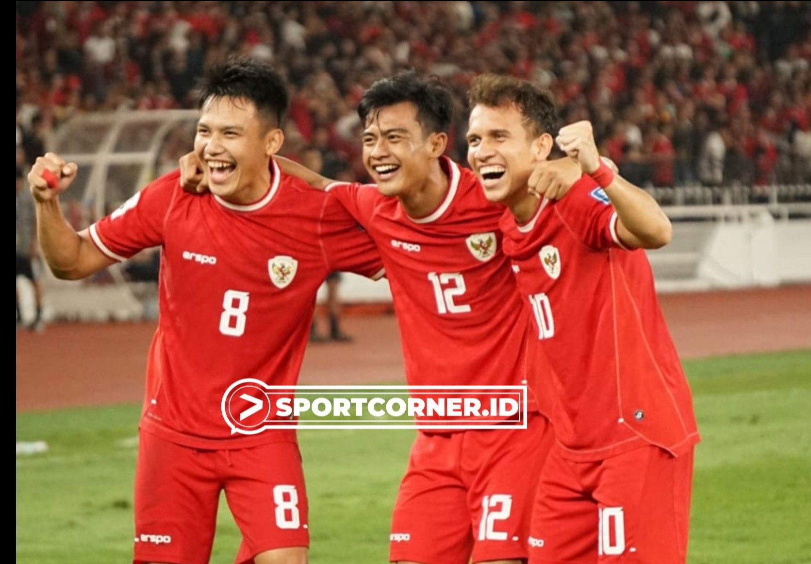 Egy Maulana Vikri bersama dengan Pratama Arhan dan Witan Sulaeman merayakan gol ke gawang Vietnam dalam laga Kualifikasi Piala Dunia 2026 di SUGBK, 21 Maret 2024 (Fachri Gozali/SportCorner.id)