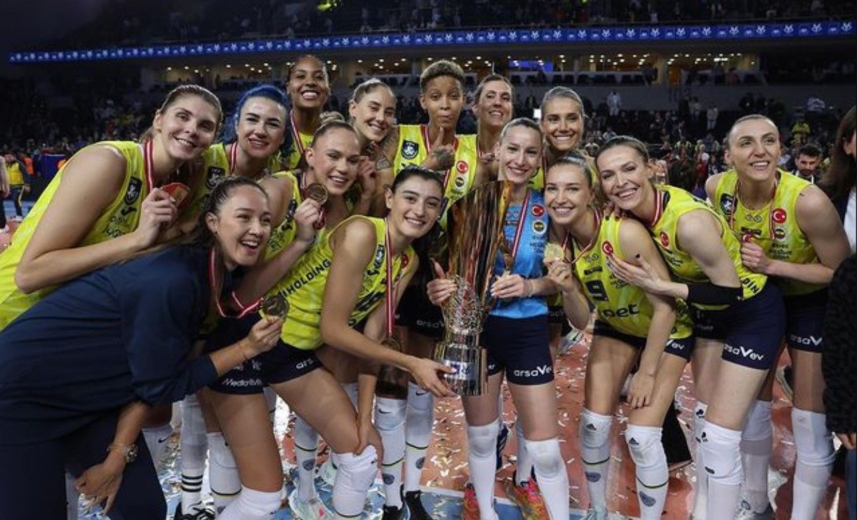 Fenerbahce juara Turkish Cup women 2023/2024 usai menumbangkan Eczacibasi, Minggu (24/3/2024) malam WIB/foto: IG Fenerbahce Opet.