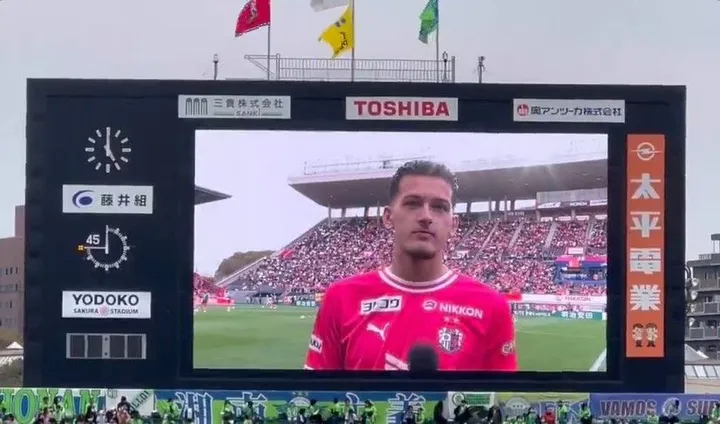 Justin Hubner diperkenalkan saat Cerezo Osaka menang 2-0 atas Shonan Bellmare, Sabtu (30/3/2024)/foto: Tangkapan layar dari Twitter @crz_ngi.