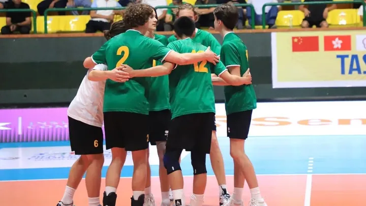 Delapan pemain Timnas voli putra Australia u-20 memiliki tinggi badan mencapai 2 meter/foto: Asian Volleyball.