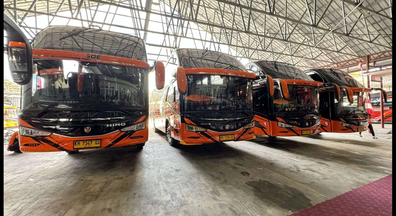 Hino Serahkan 5 Unit Bus RM 280 ABS Pesanan PO Yessoe Travel