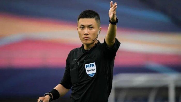 Shen Yinhao, Wasit China Pimpin Laga Indonesia vs Uzbekistan.jpg