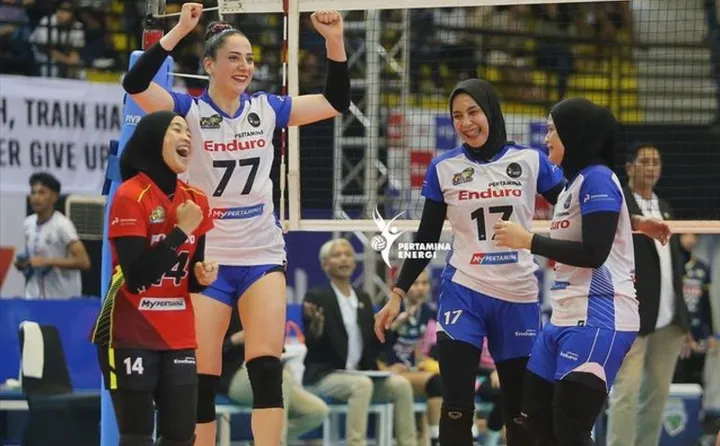 Giovanna Milana dan Polina Shemanova tampaknya tidak cuma menikmati karier mereka saja di Proliga 2024 bersama Jakarta Pertamina Enduro (JPE).