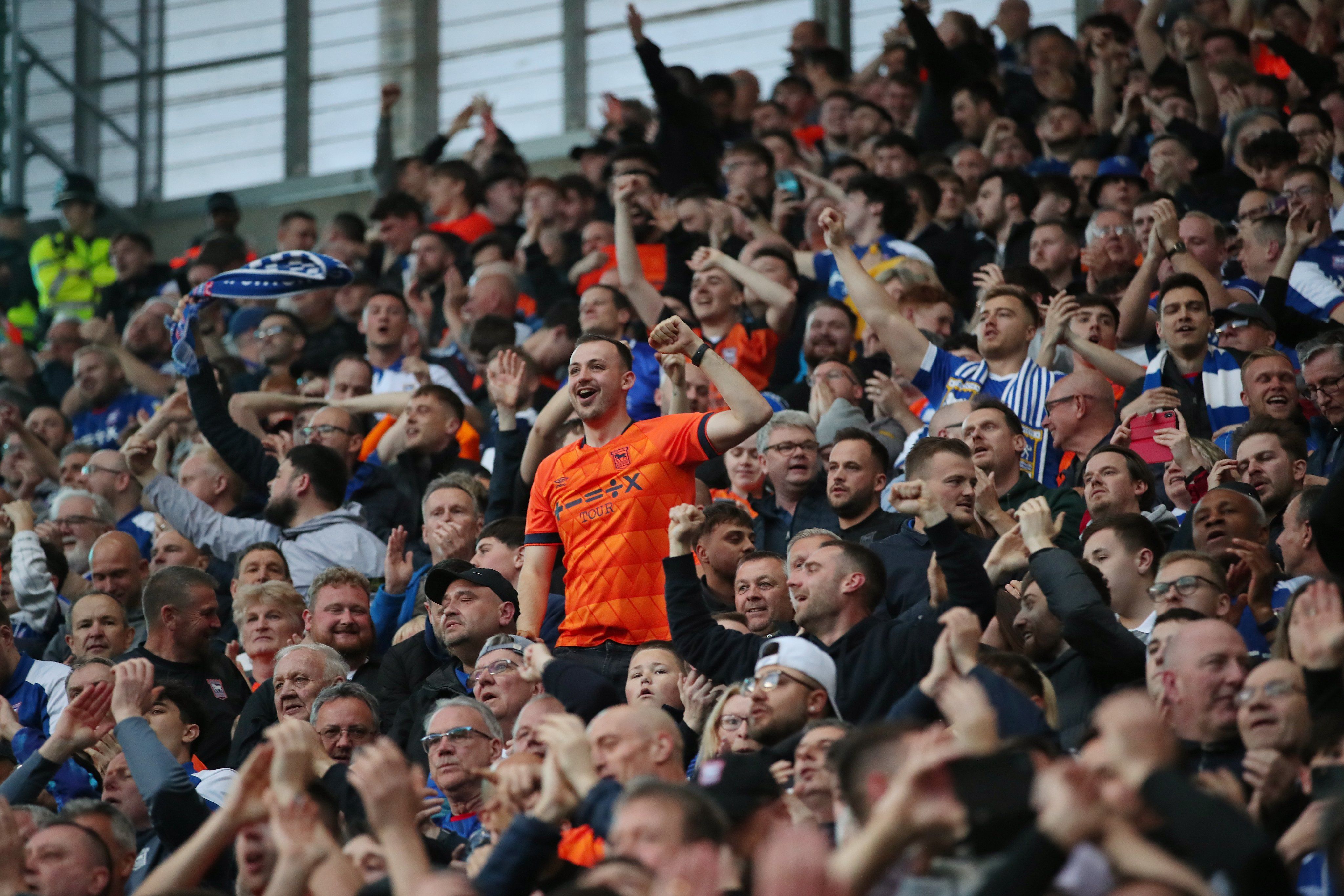 Ipswich Town memenangkan 1-2 partai tunda pekan ke-44 Championship 2023/2024 mereka kontra Coventry City pada Rabu (1/5/2024) dini hari WIB.