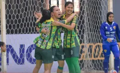 binuang angels vs alive fc.jpg - Binuang Angels menang 2-0 atas Alive FC di pekan kedua Liga Futsal Profesional Putri Indonesia 2024 di GOR Tegal Selatan, Sabtu (11/5/2024)/foto: IG Binuang Angels.