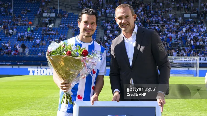 Thom Haye di upacara perpisahan dengan SC Heerenveen.jpeg