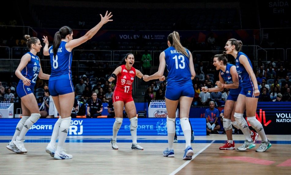 Timnas voli putri Serbia di VNL 2024, ada Vanja Bukilic, rekan duet baru Megawati Hangestri di Red Sparks/foto: Volleyball World.