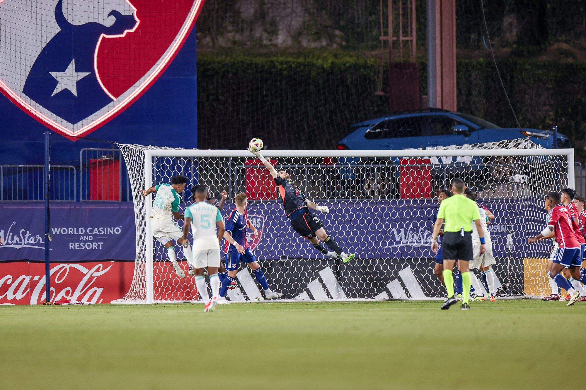 Maarten Paes (@FCDallas).jpg