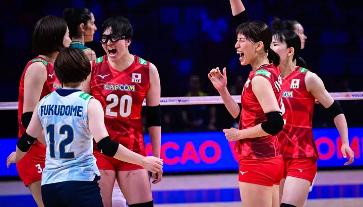 Jepang menghadapi Prancis di pertandingan kedua pekan kedua VNL 2024 putri, Kamis (30/5/2024)/foto: Volleyball World.