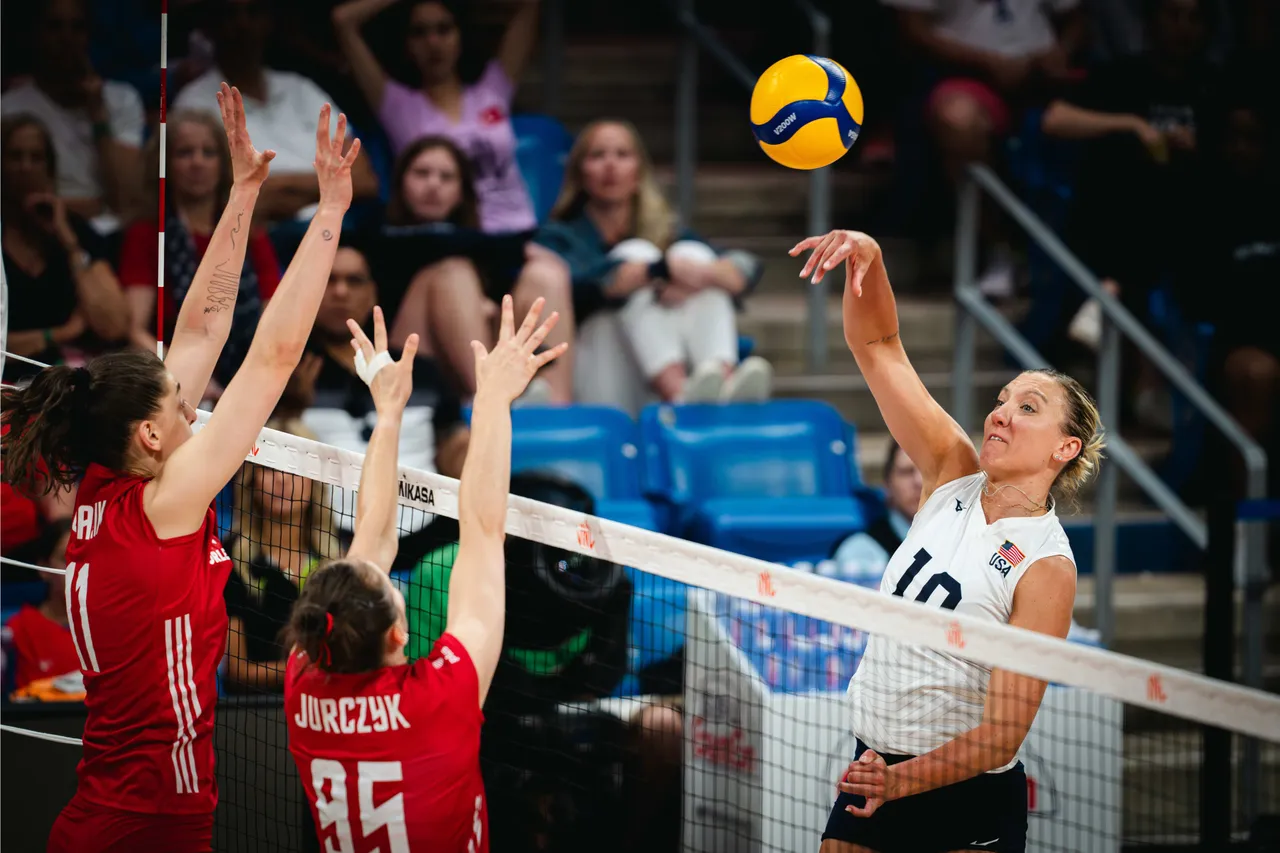 Amerika Serikat tumbang di tangan Polandia di laga lanjutan Volleyball Nations League (VNL) 2024 Putri, Minggu (2/6/2024) pagi WIB.