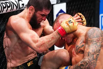 Hasil UFC 302: Penuh Darah, Makhachev Samai Rekor Khabib Nurmagomedov
