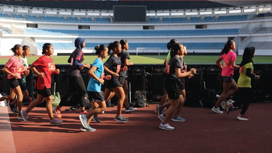 Pemanasan sebelum olaharga lari/Twitter Borobudur Marathon.