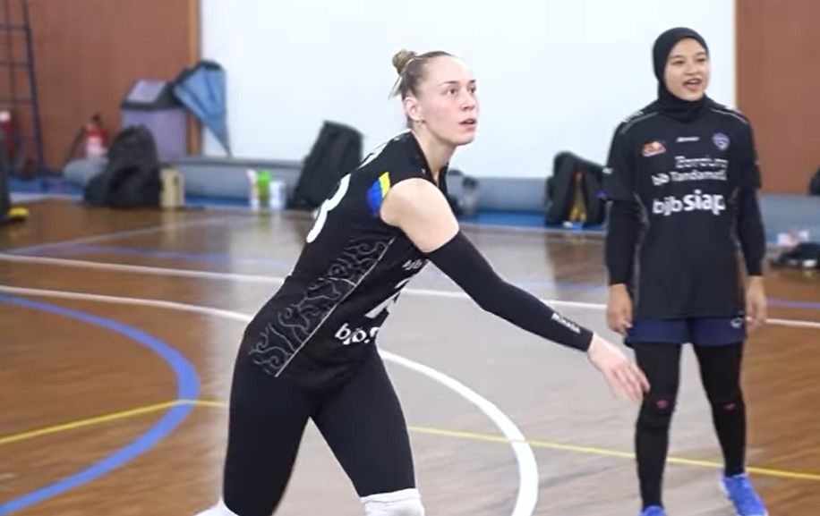 Vera Kastsiuchyk melakoni debutnya bersama BJB Tandamata di Proliga 2024 putri.