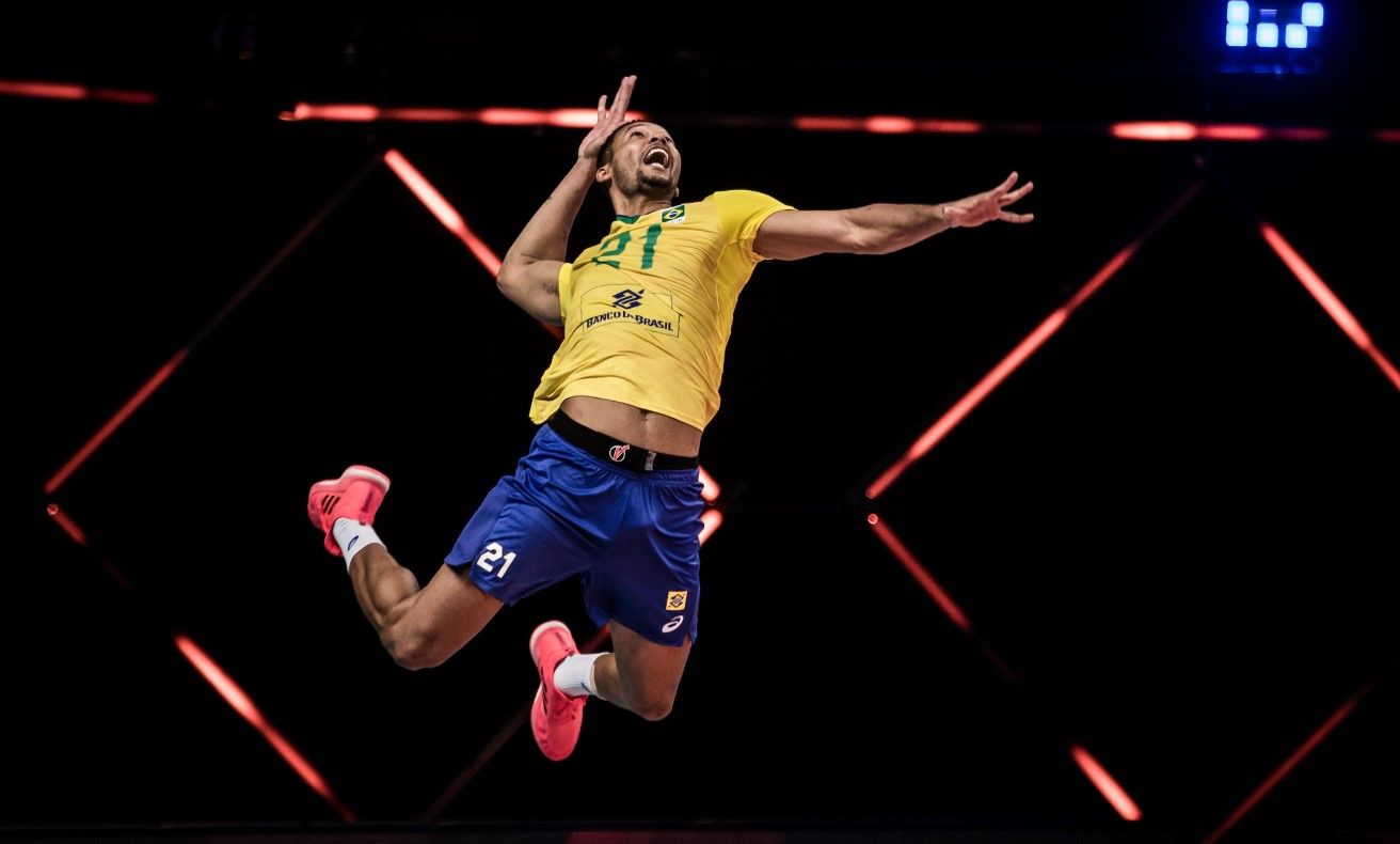 Alan Souza saat memperkuat timnas voli putra Brasil di VNL/foto: Volleyball World.