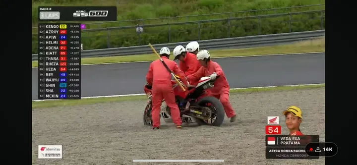 Veda Ega Pratama Crash pada balapan Race 2 ARRC Jepang di Sirkuit Motegi, Minggu (9/6/2024)