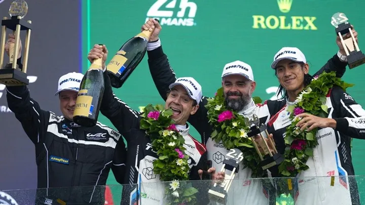 Sean Gelael dan tim WRT #31 saat podium di 24 Hours of Le Mans/Sumber sean-gelael.com