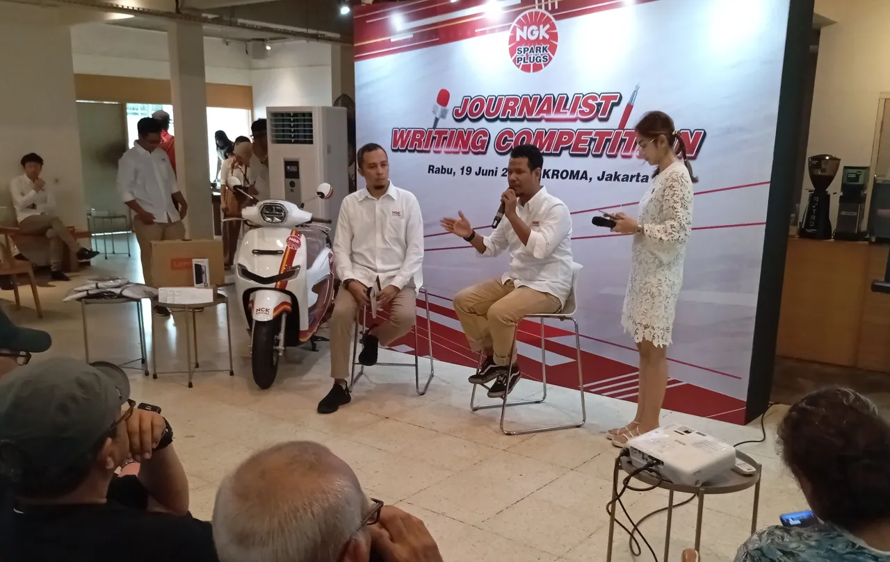 Tindak tegas pelng=gedar Busi NGK palsu. dok sportcorner.id-CHADIE