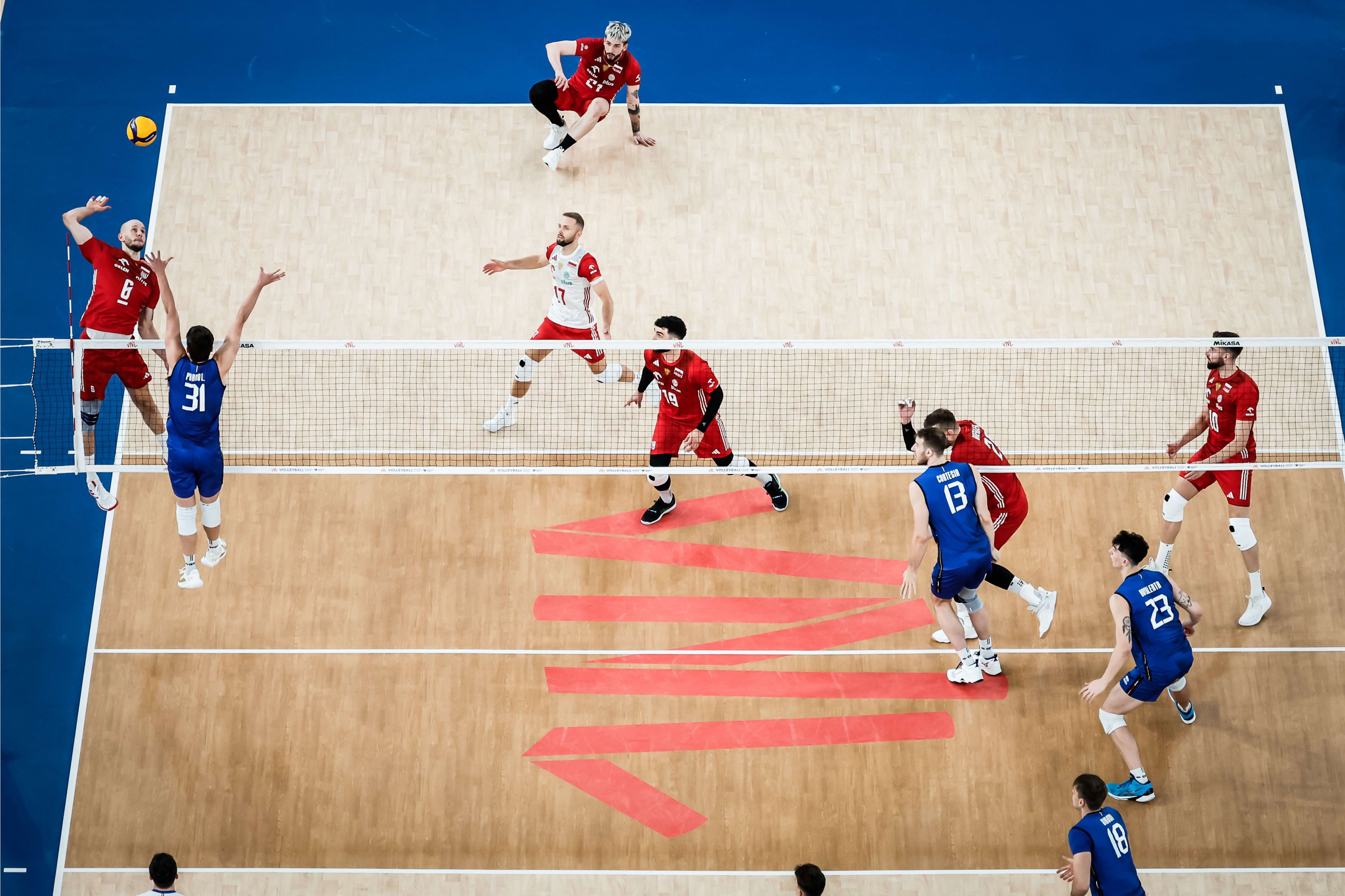 Kemenangan meyakinkan 3-0 jadi hasil yang Polandia raih saat ladeni Italia di lanjutan Volleyball Nations League (VNL) 2024 Putra, Kamis (20/6/2024) dini hari.