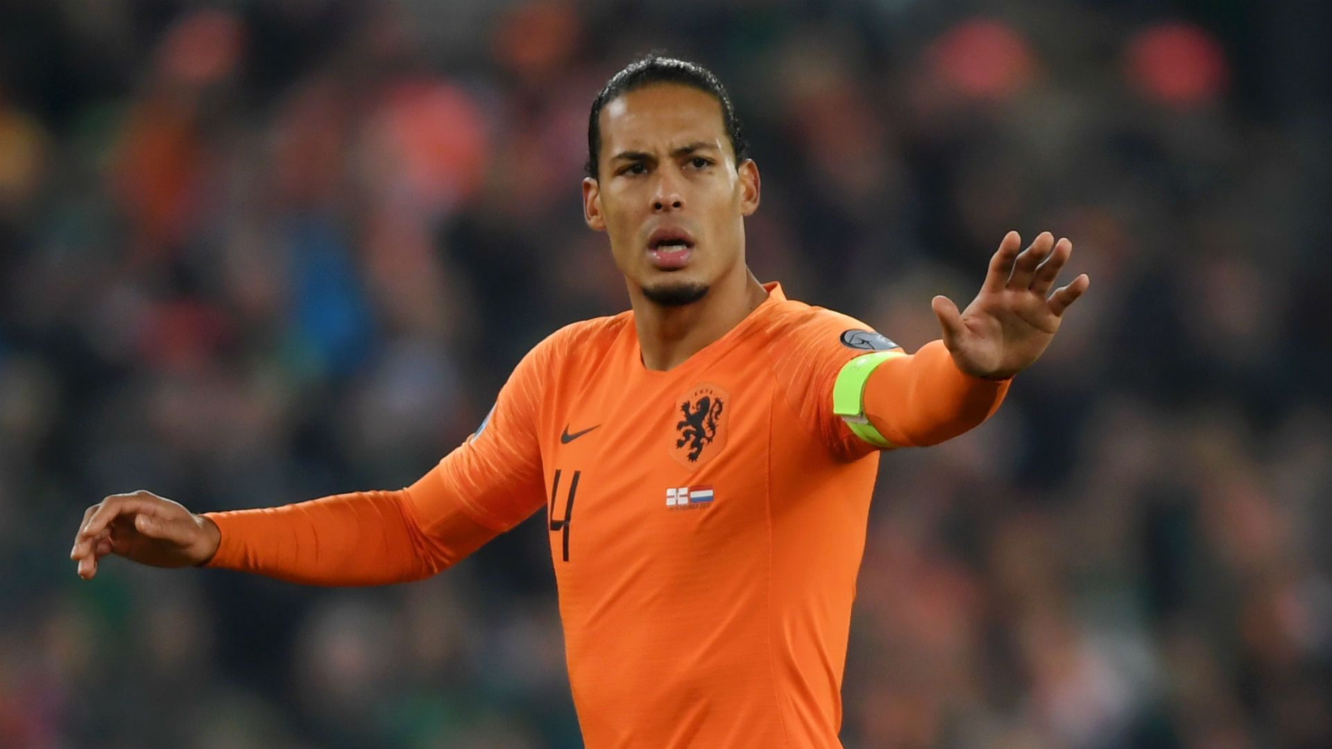 Virgil van Dijk Tolak Pakai Nama Ayahnya di Belakang Jersey