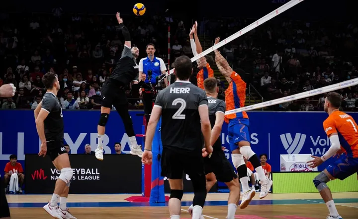 Kanada susah payah mengalahkan Belanda di laga pamungkas VNL 2024 putra dengan skor 3-2, Sabtu (22/6/2024)/foto: Volleyball World.