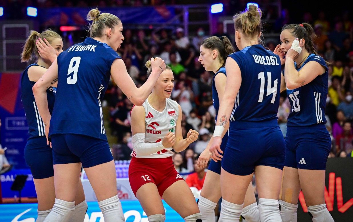 Polandia sukses rebut peringkat ketiga VNL 2024 putri usai menang 3-2 atas Brasil, Minggu (23/6/2024)/foto: Volleyball World.