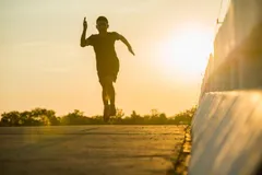 Lebih Baik Lari di Pagi atau Sore Hari Agar Performa Tubuh Meningkat?