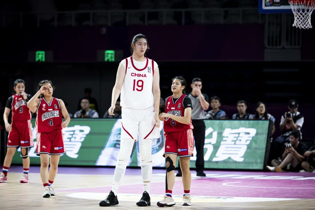 Zhang Ziyu, pebasket putri asal China yang memiliki tinggi badan lebih dari dua meter atau 220 cm/foto: FIBA Asia.