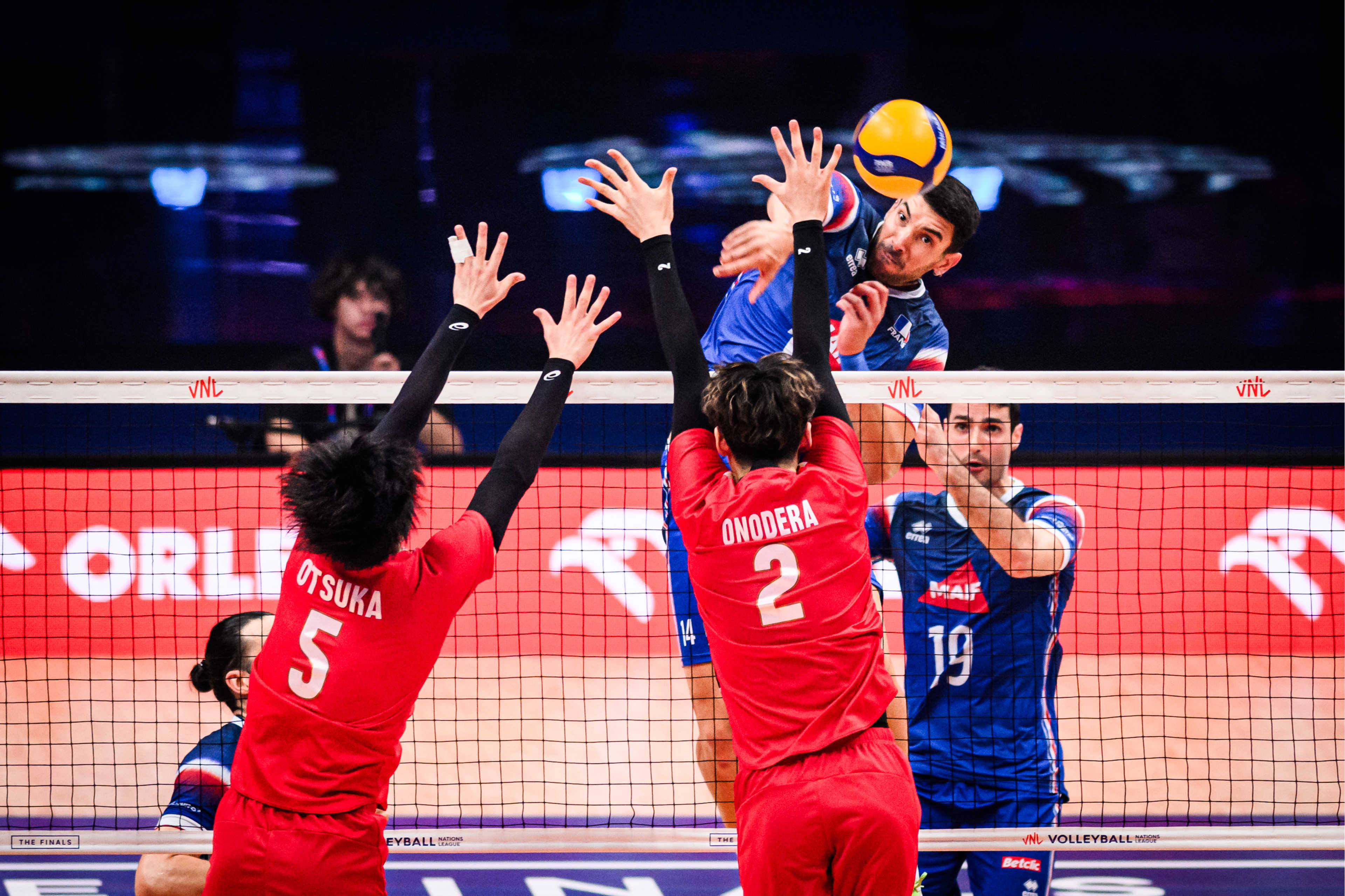 Prancis resmi menjadi juara Volleyball Nations League (VNL) 2024 Putra pasca tumbangkan Jepang 1-3 di final pada Senin (1/7/2024) dini hari WIB.