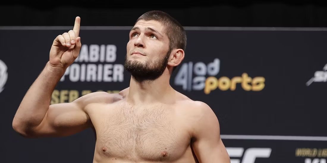 Nama Khabib Nurmagomedov dalam beberapa hari ke belakang jadi buah bibir di Indonesia akibat tudingan 'main serong' dengan salah satu pesohor Instagram tanah air.