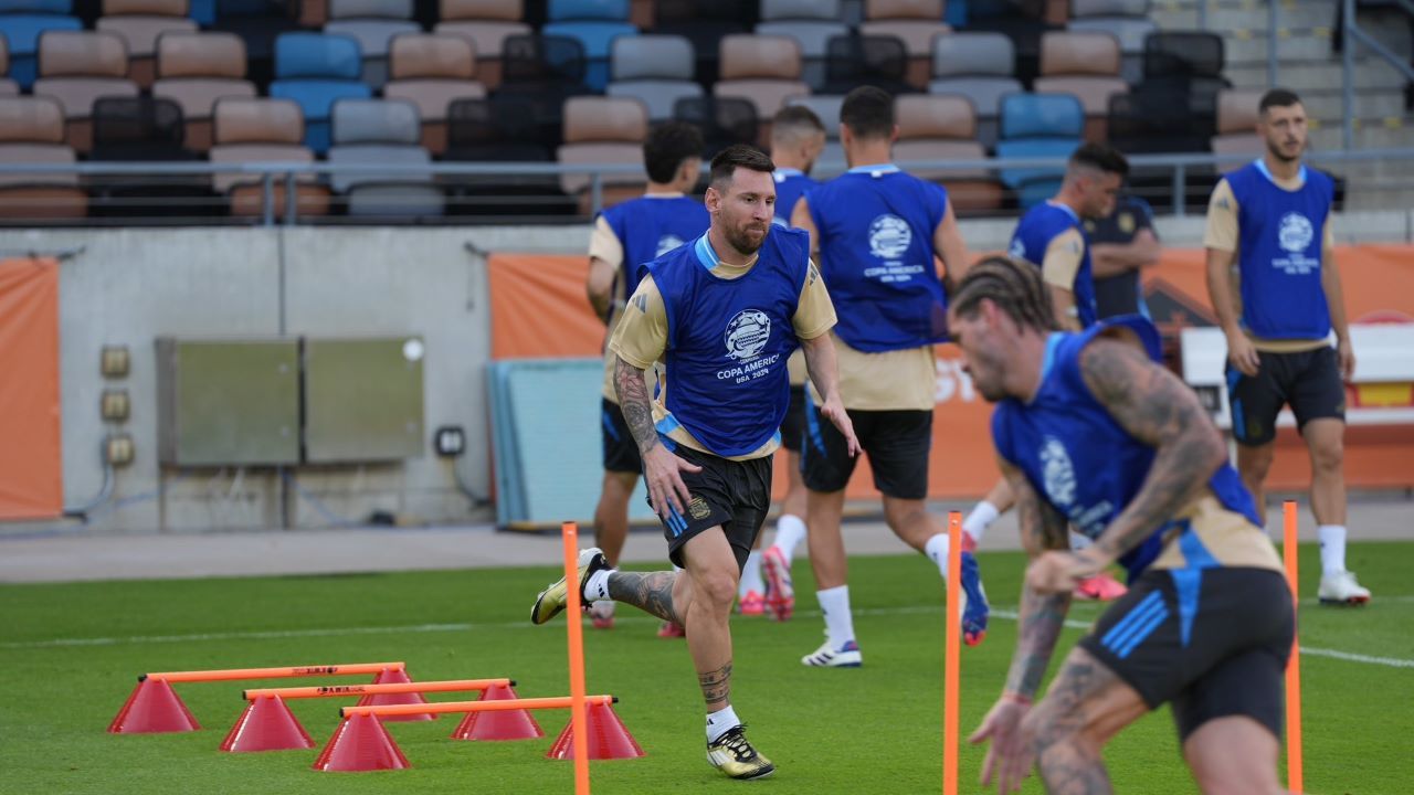 Timnas Argentina latihan jelang Perempat final Copa America/ X Seleccio Argentina