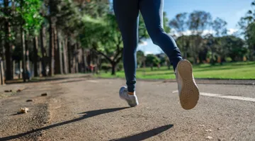 Apa Perbedaan Lari, Jogging, dan Jalan Cepat?