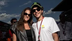 Kabar Bahagia! Kekasih Valentino Rossi Hamil Anak Kedua