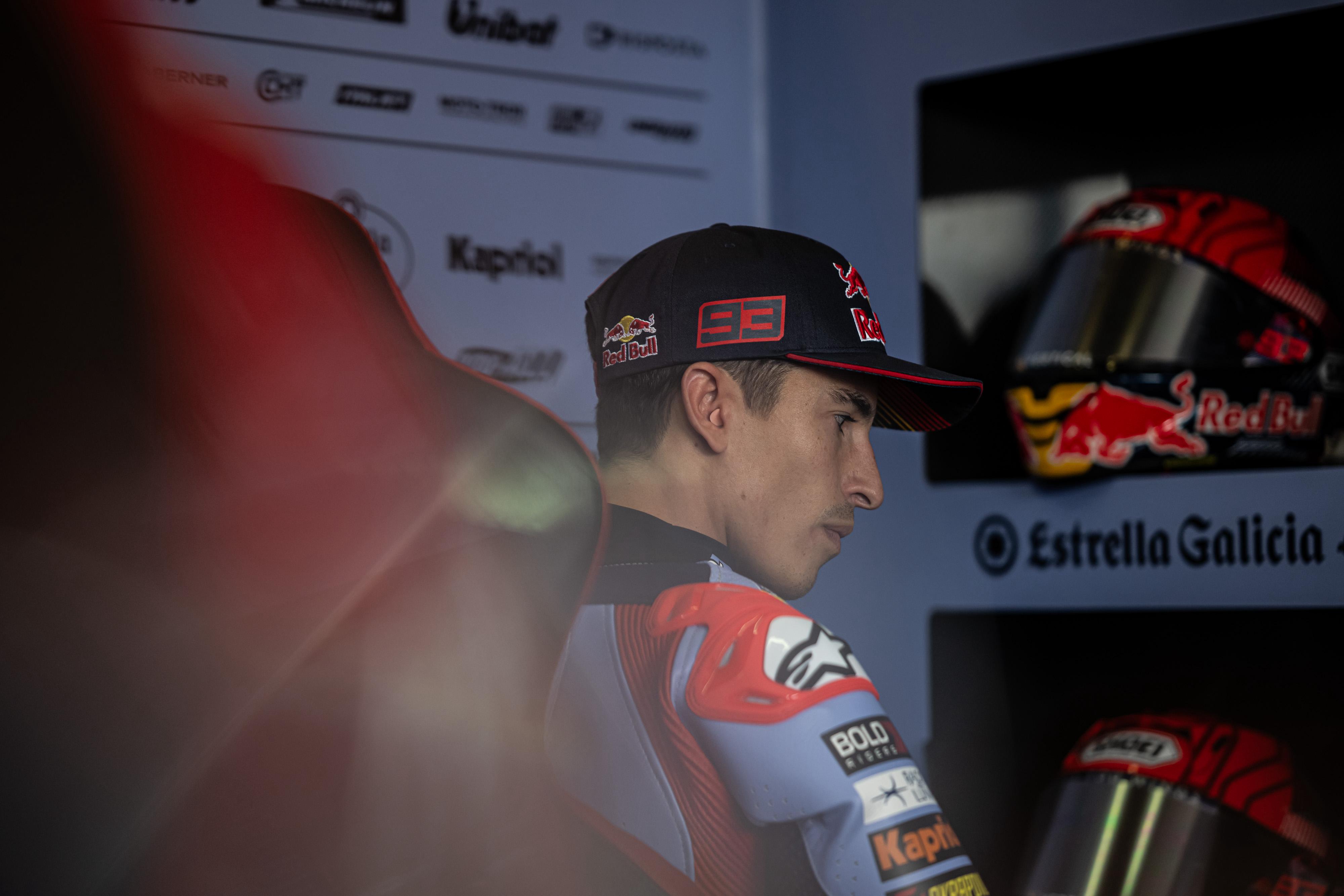 Marc Marquez akan menjadi rider pabrikan Ducati untuk MotoGP 2025 mendatang dan keputusan ini rupanya bukan sesuatu yang mudah untuk manufaktur Italia tersebut.