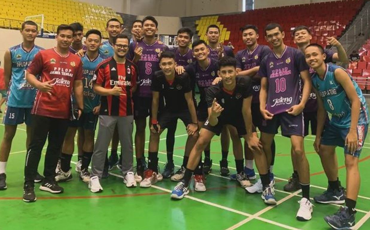 Timnas voli Indonesia U-20 menghadapi tim voli putra PPLOP Jateng di laga uji coba, Minggu (7/7/2024)/foto: IG PPLOP Jateng.