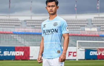 Pratama Arhan Jadi Model Jersey Ketiga Suwon FC, Netizen Nyinyir