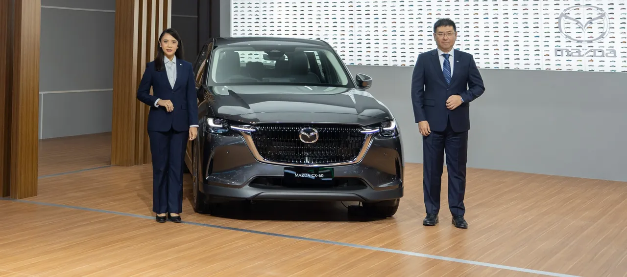 Mazda CX-60 Pro AWD Meluncur di Lantai GIIAS 2024