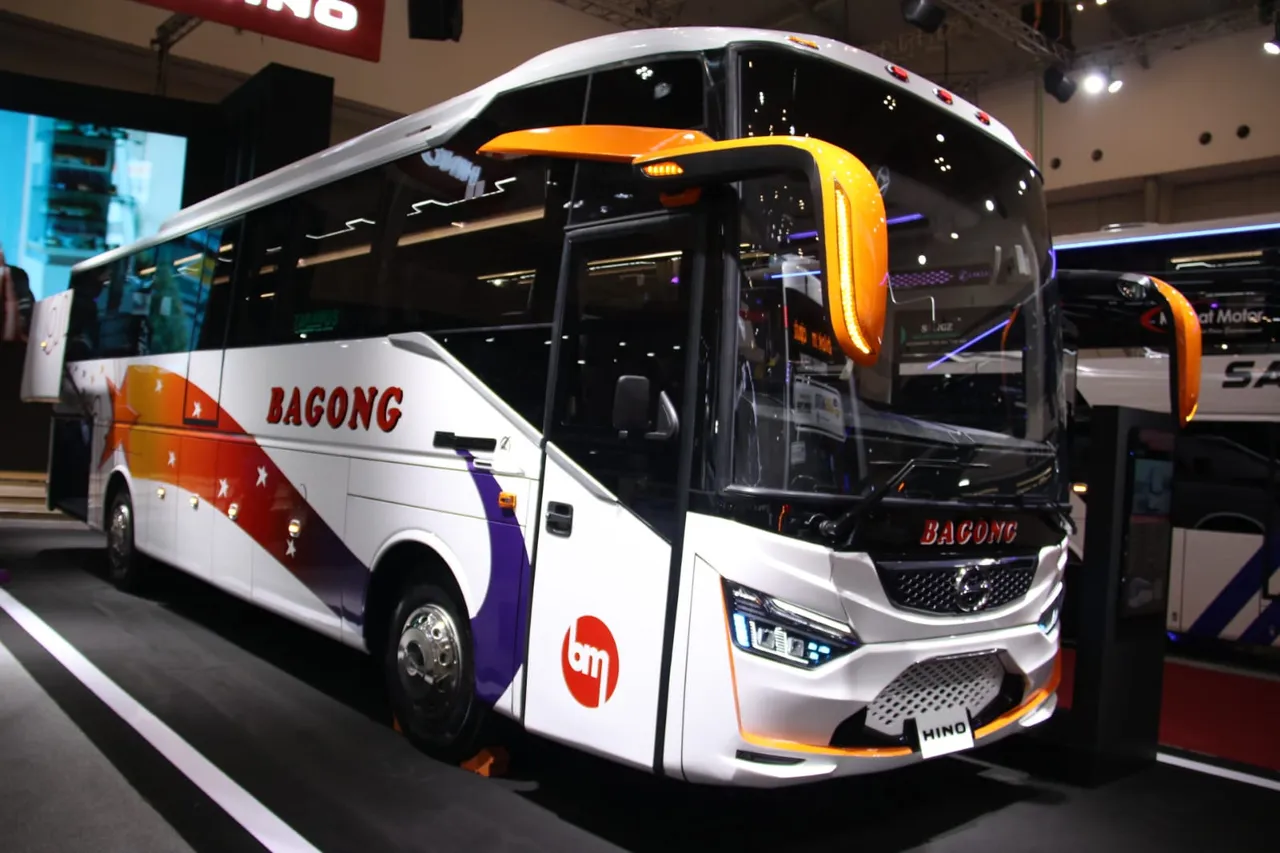 Hino Perkenalkan Bus AK 240 Space Frame