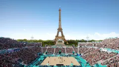 voli pantai olimpiade 2024.jpg - Venue voli pantai dengan latar menara Eiffel di Olimpiade Paris 2024/foto: Volleyball World.