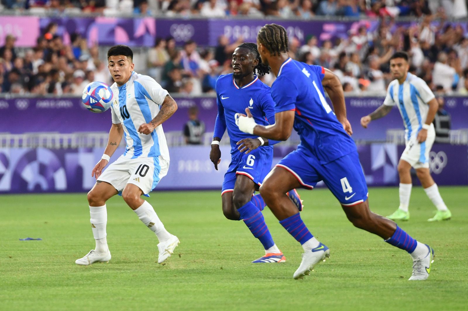 Prancis sukses melaju ke semifinal cabor sepakbola putra Olimpiade Paris 2024 pasca mengalahkan Argentina 1-0 pada Sabtu (3/8/2024) lalu.